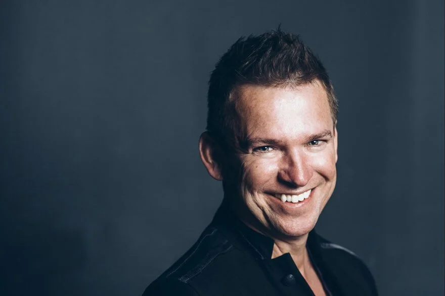 Micke Darmell i intervju om fysiska möten.